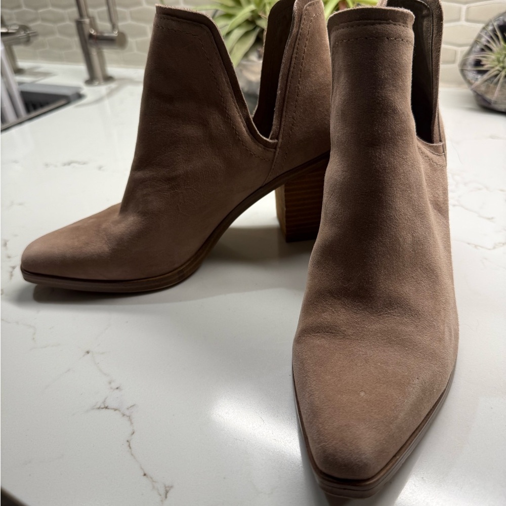 Steve Madden Tan/Brown Suede Ankle Boots, size 7